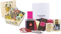Le coffret gourmand se décline pour tous les goûts: de la «Bourriche du pêcheur» de La Belle-lloise au «Chocolaté time» de Fauchon.