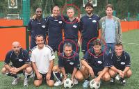 Vincent Tricot (en haut) Thierry Depierre (à gauche) et Stéphane Malicet, entourés de leur équipe.