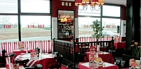 Conviviaux et familiaux, les restaurants en chaîne développent un concept décliné du menu à l'aménagement intérieur.