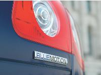 Au jeu des émissions de gaz carbonique, la palme revient à la future Volkswagen Golf Blue motion annoncée à 119 grammes de CO2 au kilomètre.
