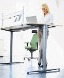 Les fabricants ont revu le design des bureaux assis-debout pour les rendre plus esthétiques mais aussi plus faciles d'utilisation