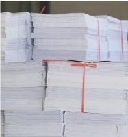 Sur près de 4 500 tonnes de papier de bureau consommés chaque année, La Poste achète 35% de papier recyclé. Objectif: passer à 80%