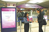 Présent en gare, le guichet Express Pro de la SNCF facilite l'achat et l'échange de billets pour les voyageurs d'affaires.