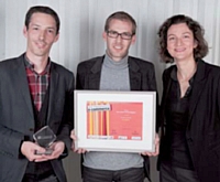 Le prix Innovation technologique a été remis par Delphine Mallet (Chronopost Interantional) à Mickaël Froger et Jérémie Peiro (Lengow).
