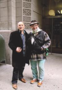 Passionné d'art contemporain Bertrand visite des ateliers à New York, ici en compagnie de Charlelie Couture.