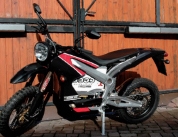 « Avec ma moto électrique, j'essaie de donner l'exemple en matière de transport écologique. »