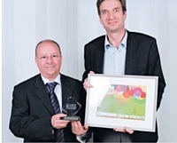 Raphaël Amory (Experian) a reçu le premier prix des mains de Fattah Arrom (EMS).