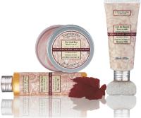 Les produits L'Occitane, à base d'ingrédients AOC et bio, sont conditionnés dans un packaging à la fois sobre et traditionnel.
