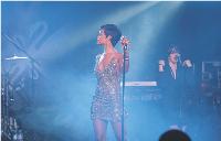 The Matching Room a associé l'image de la chanteuse Rihanna au lancement mondial de la signature Swarovski «Le Swanflower».