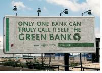 Nedbank a imaginé en Afrique du Sud de l'affichage à base de panneaux solaires, permettant d'alimenter en électricité l'école située à côté.