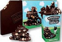 Le chocolat Ben & Jerry's est notamment vendu dans des pots de glace redesignés et en tablettes de 2,5 kg.