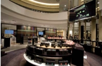 Nespresso: avec une mise en scène digne d'un musée, la marque a mis au point un flagship sur les Champs-Elysées, fondé sur la création d'un monde rassurant et idéal.