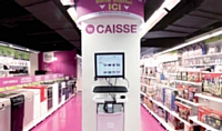 Le distributeur inaugure sans relâche des magasins où l'on trouve les produits du catalogue aux prix du Web.