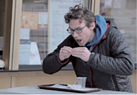 Air Food Projet, une campagne choc signée Havas Paris, pour sauver le Plan d'Aide Alimentaire Européen (PEAD), menacé de disparaître fin 2013. Dans un an, 18 millions d'Européens pourraient faire «semblant de manger».