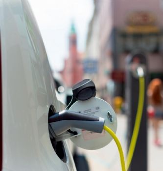 "Quelle place pour la voiture demain dans les entreprises ? Quel potentiel de transition vers des véhicules ou des modes plus propres ?"