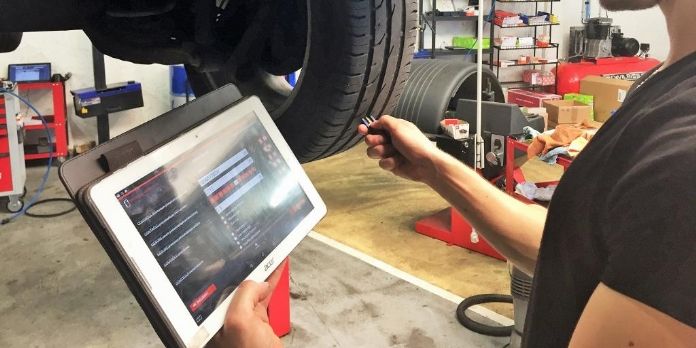 Idées Locales : A Sophia Antipolis, un garage réalise des diagnostics voiture que les clients reçoivent en temps réel sur leur smartphone
