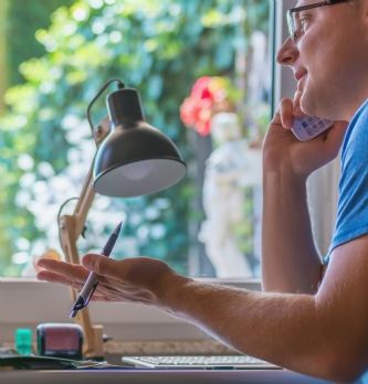 Nomadisme des collaborateurs : comment réussir sa transition vers le flex-office et le télétravail ?