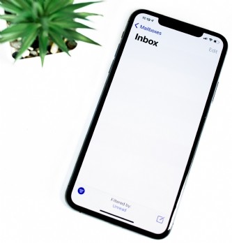 Pourquoi Fnac Darty abandonne l'e-mail pour le messaging