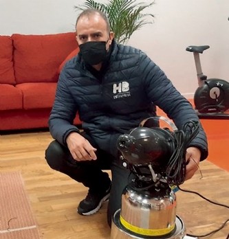 L'électricien Hicham Bourhroum crée une activité complémentaire avec la Covid-19