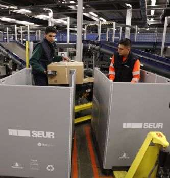 <span class="highlight">Visite</span> du <span class="highlight">hub</span> espagnol SEUR de La Poste