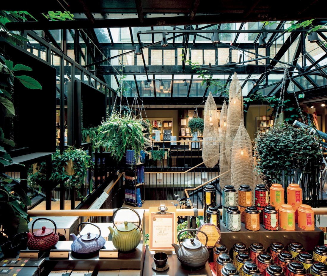 La boutique du Nature & Découvertes dans le quartier du Marais à Paris est emblématique de l'engagement de l'enseigne pour l'écologie.