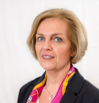Michèle Guibert est promue directeur de la relation client, de la BMDP, des engagements relationnels et de l'innovation du Crédit agricole